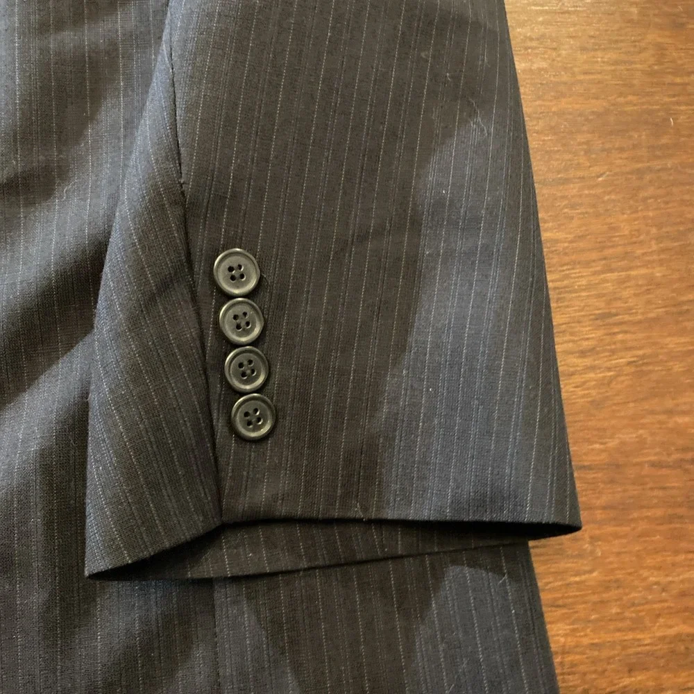 Haggar 2 Piece Suit Mens 46R/W 42/32 Black With Blue Stripe Jacket Pants Classic